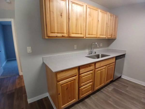 $1,850 / 2br - 860ft2 - 2 BR, 1 BA. Bring your pets! They will love it here! Visit us today! (Kent)63944961276290123