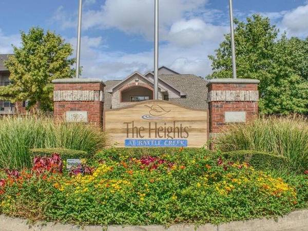 $1,619 / 3br - 1043ft2 - Sparkling Swimming Pool, Fully Equipped Kitchen63806193867265124
