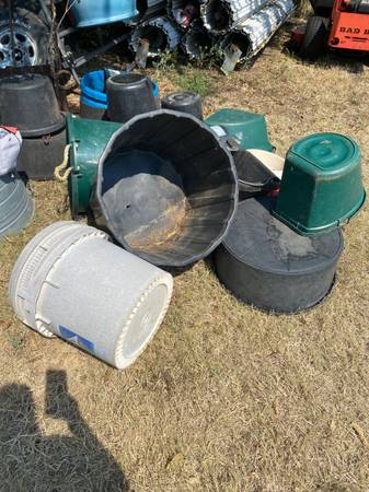 Feed buckets & tubs 1