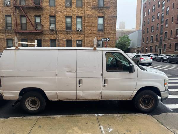2011 ford E250 - $3,900 (85000 miles)63654714206467122