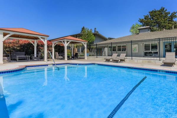 $2,930 / 2br - 897ft2 - in San Jose CA, 2 Bed, Mirrored Closet Doors (willow glen / cambrian)63686068082947122
