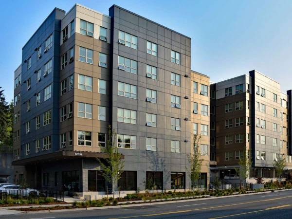 $1,094 / 1br - 567ft2 - FALL IN LOVE WITH OUR SPECIALS (12531 NE 124th St, Kirkland, WA)63929304153859124