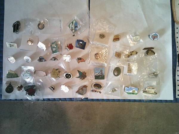 PINS 45 PCS ALL KINDS OLD COLLECTIBLES LOOK 1