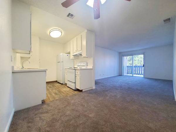 $1,825 / 2br - ¡Montecito Oaks! 2x2 Abajo con Patio y Espacio de Almacenamiento! (Ramona)63841344547331120