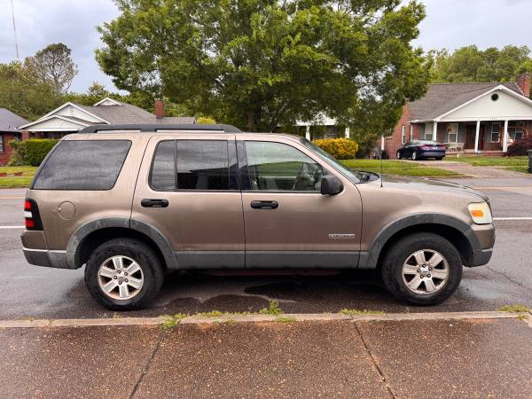 2006 Ford Explorer - Good SUV - Cold AC - PLEASE READ - $2,100 (knoxville tn)63625059534977121