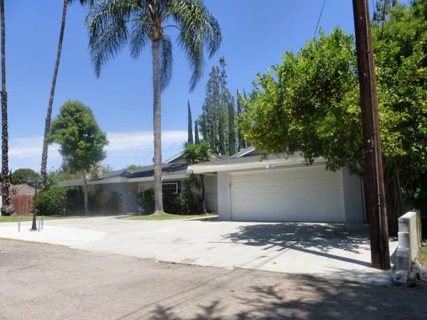 $1,400 / 3br - 144ft2 - Westside-Encino Furnished Bedroom in Home With Pool (LGBT Friendly) (Encino, CA)63700958637059124