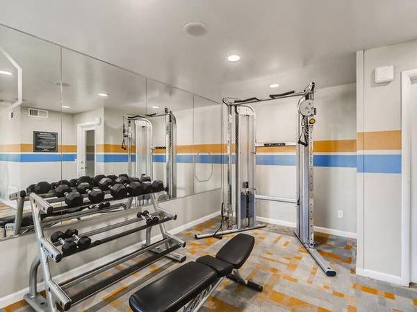 $1,200 / 2br - 810ft2 - Public Parks Nearby, Spacious Walk In Closets in selected apartments (Tempe/Near ASU Campus)64025000202755122