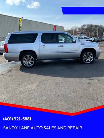 2013 Cadillac Escalade ESV Luxury SUV 1