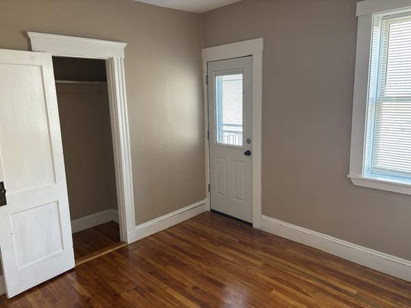 $2,150 / 1br - 500ft2 - Bright Apartment - Heat & Hot Water Included - Medford - Available Now (Medford)64213548101761123