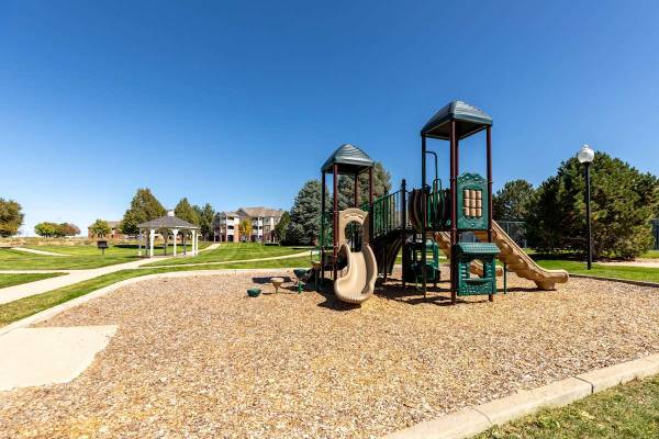 $1,800 / 2br - 978ft2 - Centro de fitness, Patio, Gestión en el lugar (4542 Bromley Ln, Brighton, CO)63679424141441123