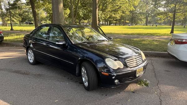 Sedán Mercedes-Benz C240 AWD 2005 - $2,700 OBO por el propietario - $2,700 (Sheepshead Bay)63618062152449121