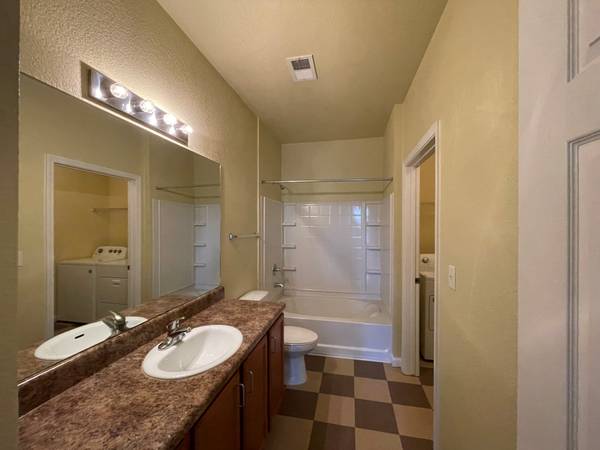 $1,249 / 1br - 802ft2 - 1 Bedroom #710  1 Month Base Free/Credited App And Admin fees (Asheville)64029375814273124