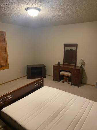 $800 / 5br - 4800ft2 - Habitación privada espaciosa en casa de 4800 pies cuadrados (Burnsville, Apple Valley)63868703444993123