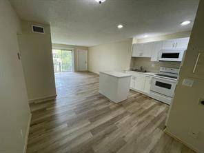 $1,800 / 2br - TOTALLY UPDATED 2ND FLOOR CONDO... NEW KITCHEN/BATHROOMS (CORAL SPRINGS)64001849921538122