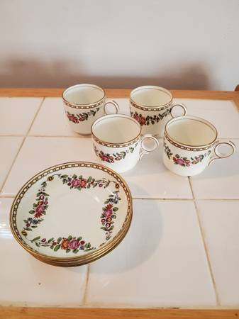 Vintage Aynsley bone China teacups and saucers 1