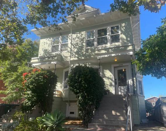 $1,890 / 2br - 🔥 ¡Puntuación de caminabilidad del 97%! A 2 cuadras de Piedmont Ave: Amplio departamento de 2 habitaciones (Oakland, CA)64023722299011120