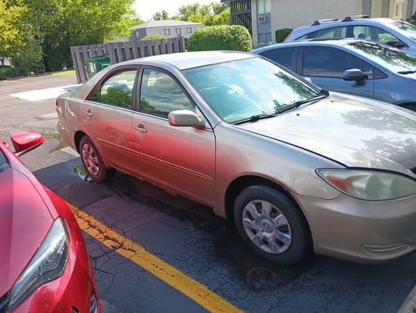 2004 Toyota Camry LE 4 door 4 cylinder automatic great runner - $900 (Round lake Illinois)63619083307651120