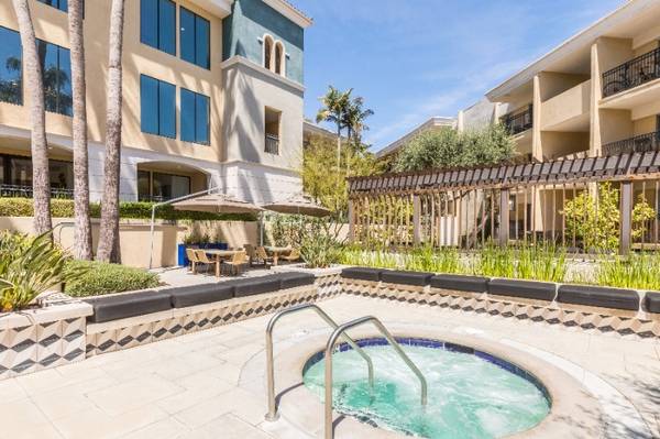 $2,750 / 1br - 700ft2 - 1 bedroom Where You Can Work, Play, Relax – Theater, Gym, Pool & More! (Sherman Oaks)64035738198401123