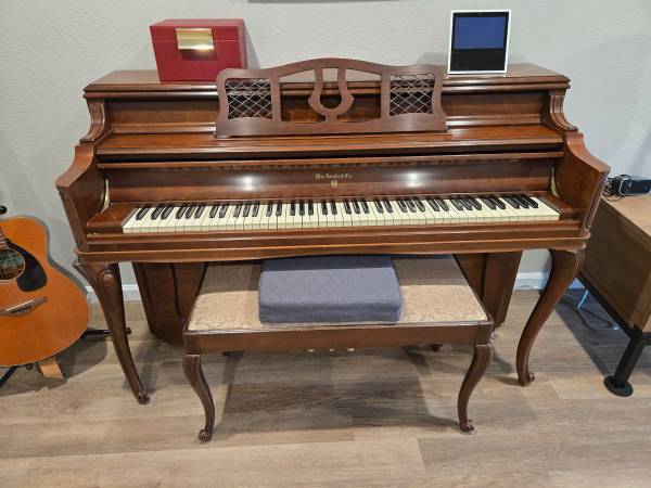 Beautiful clean console piano William Knabe and Co. 1
