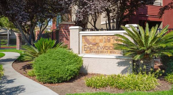 $2,335 / 2br - 1097ft2 - Custom Roman Tubs, Electric Range, Formal Dining Area (1975 Maxwell Ave, Sacramento, CA)63900566925571123