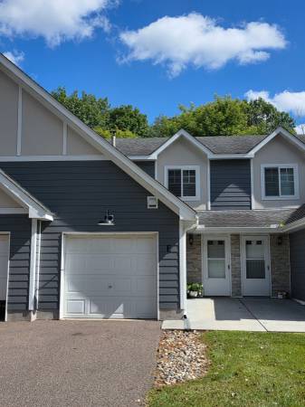 $2,095 / 3br - 1200ft2 - Comfortable 2-Level Home at Fernbrook Townhomes (Plymouth)64048420884611120