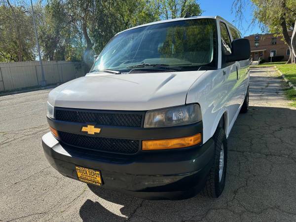 2019 Chevrolet Express 3500 - Photo 12