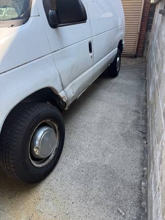 Ford E250 2002 - $1.800 (Yonkers)63470619410305124