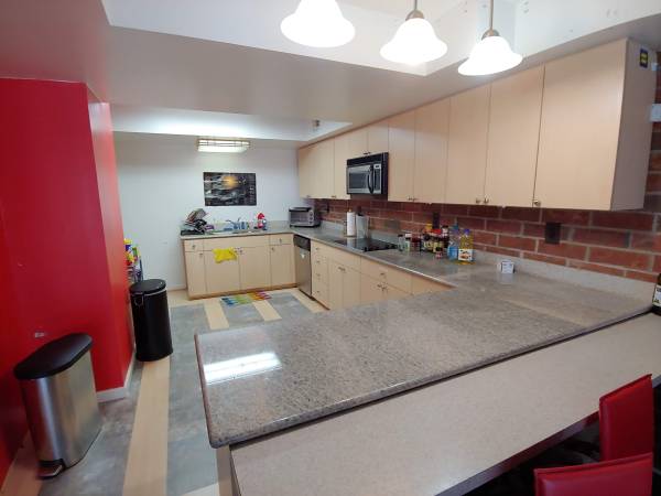 $875 / 1br - 2500ft2 - All utilities included ! A room in furnished townhouse next to IIT/ICO (Chicago / IIT , ICO)63960010909315121