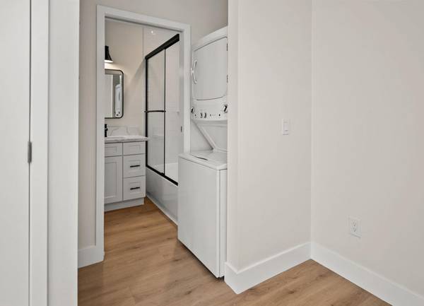 $2,695 / 2br - Vaulted Ceiling, Highly Walkable Area + 2 Bed Apt in Perfect Loc (San Diego)64037045288579122