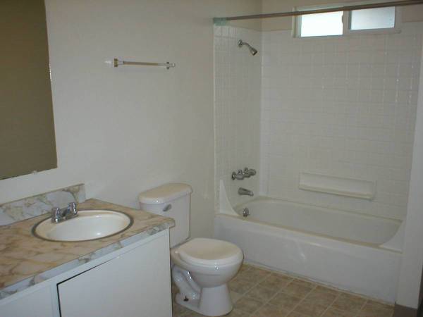 $1,195 / 2br - 800ft2 - ONE LEVEL DUPLEX (Vancouver)63820738812803124