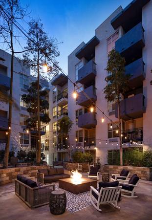$2,040 / 456ft2 - Eat. Play. Live. (East Village)64037041589633124