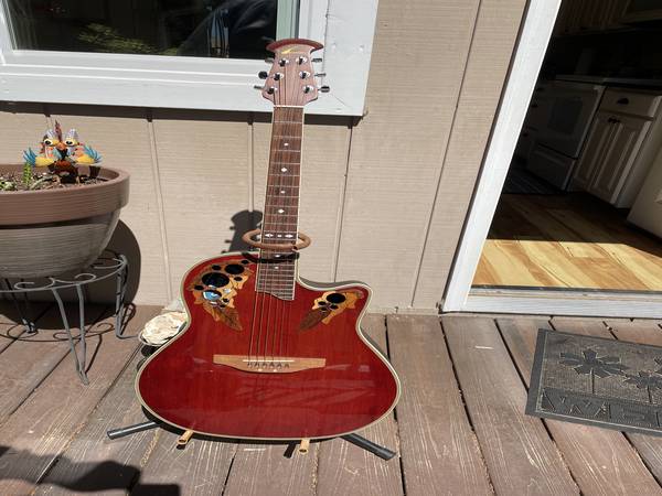 Ovation CC 247 Celebrity Deluxe Acoustic Electric Guitar