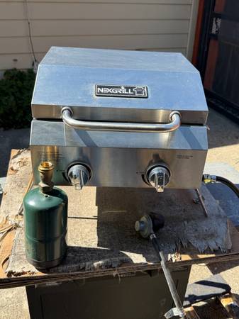 Nexgrill. Portable  bbq. 1