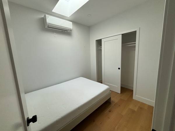 $1,650 / 1br - LOOKING FOR ROOMMATE (Red Hook/Carroll Gardens)63854385395201122