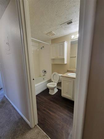 $1,500 / 3br - 1085ft2 - 3 bed 2 bath Apartment! Pet Friendly at Britain Towne Apartments! (Bellevue)64020841874435122
