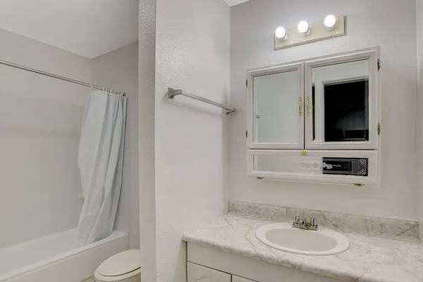 $925 / 1br - 469ft2 - Satellite TV, Pool, Air Conditioning (4505 Paradise Road, Las Vegas, NV)63907027236483122