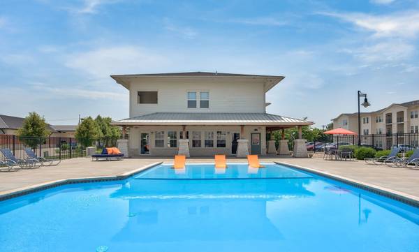 $1,196 / 3br - 1277ft2 - Your future awaits! (Manhattan)63978411861890120