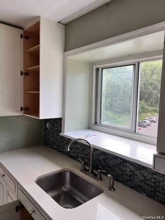 $2,850 / 1br - 850ft2 - Gorgeous 1 bed condo with a den & balcony on the 4th floor. (Tarrytown)64033631737089121
