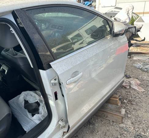 2011-2018 Volkswagen Jetta Front Passenger Right Door 1