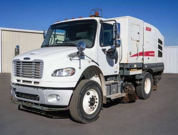 2016 ELGIN BROOM BEAR STREET SWEEPER • SUPER CLEAN • READY TO WORK 1