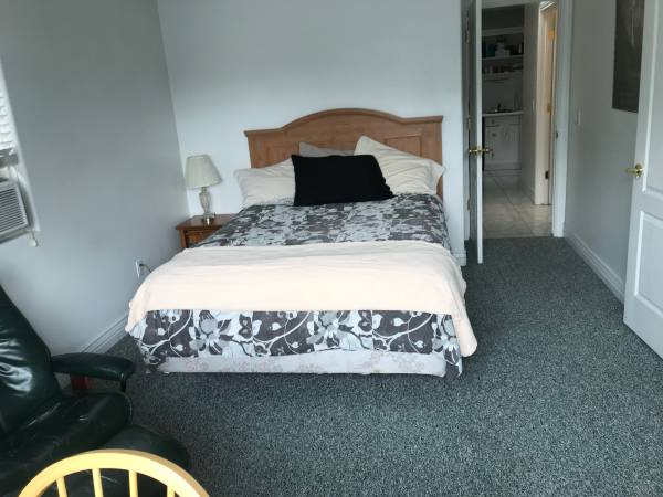 $800 / 1br - 7000ft2 - Convienient value bedroom in our shared home w/ private pool near IHC hospitol, (murray , easy  communte I-15,  bus route to schools and trax)63671058192641122