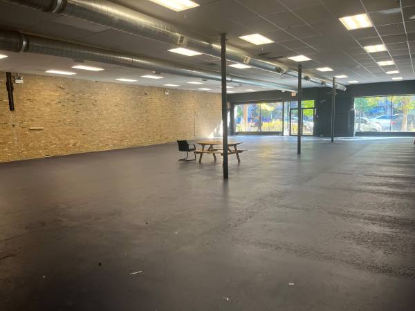 STOREFRONT Nice Location Nice Space 1