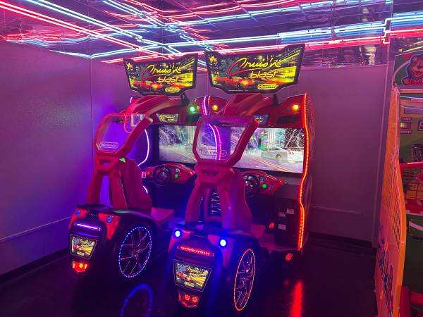 Dual Cruis’n Blast Arcade Game 1