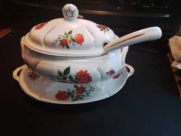 STUNNING Vintage Loucarte Portugal 4-Piece Soup Tureen Set – Red Rose 1