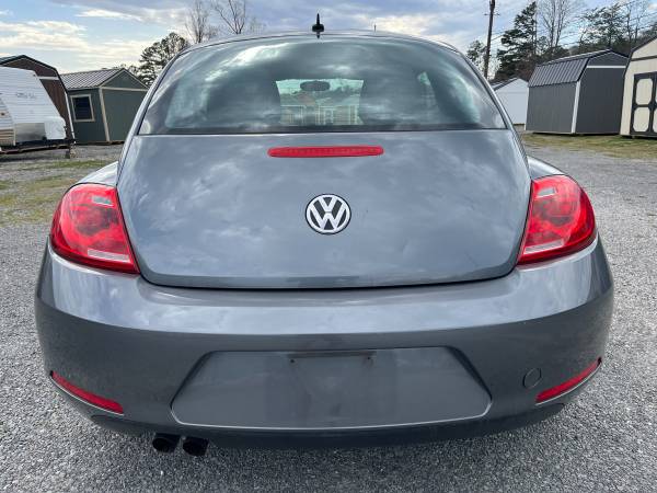 Beetle Volkswagen 2012 - $9.200 (Maynardville)63625061818243123