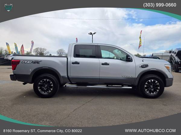 2017 Nissan Titan Crew Cab PRO-4X 4WD 97K Millas - $24,700 (AUTO HUB)63619674594689123