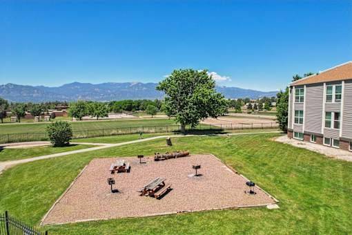 $1,195 / 2hab - 750ft2 - Cocina moderna, ventanas de doble cristal, lavavajillas (360 N Murray Blvd, Colorado Springs, CO)63658129771009121