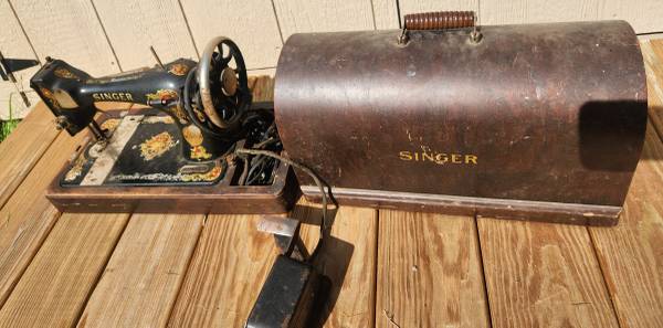 Antique Sewing Machines 1