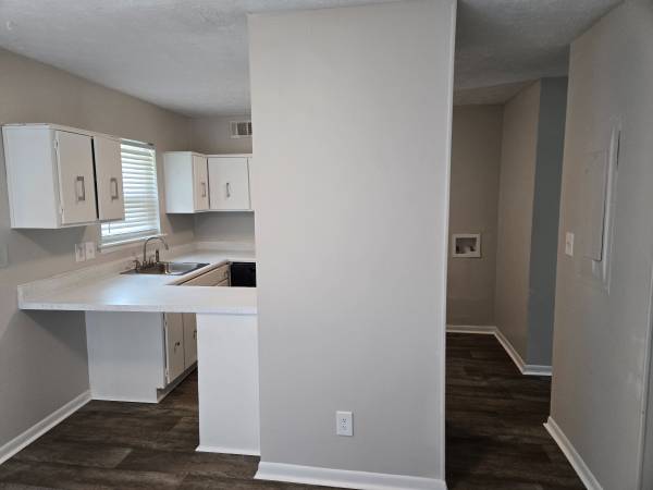 $1,424 / 2br - 1124ft2 - **September SPECIALS!  September rent 1/2 off & October 1/2 off. (Gainsville)63823035595521123