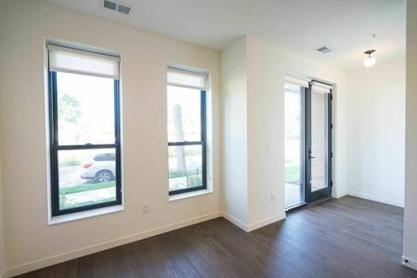 $2,695 / 2br - 1116ft2 - Available 10/16: 2br / 1.5b in new building steps from river (St. Anthony West)64048422332419120